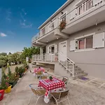 Domus Lukas Apartments